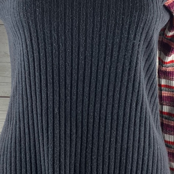 Chris & Carol Raglan Sweater - Picture 7 of 12